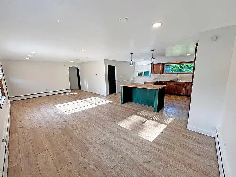 2429 Sarah Dr — Photo 7