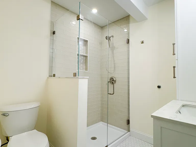 40 Walter St #A — Photo 17