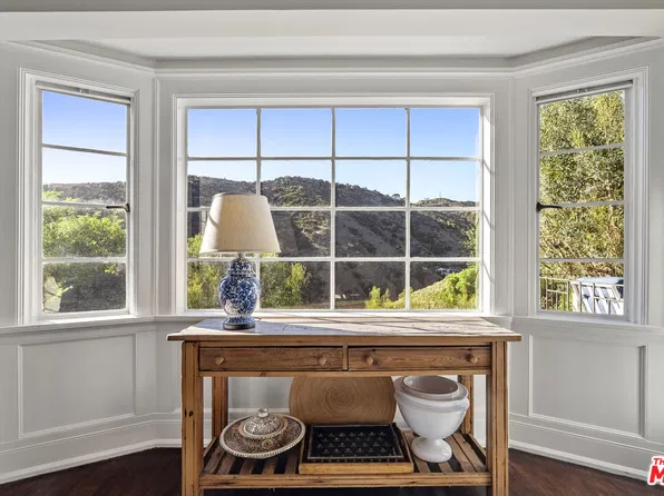 2109 Castilian Dr, Los Angeles, CA 90068