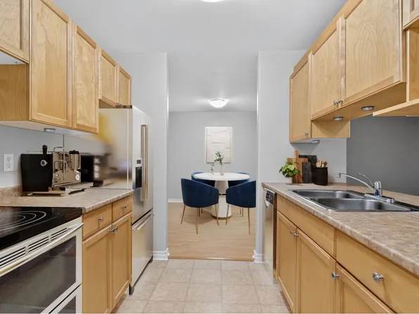 39 Pleasant St #103, Moncton, NB E1A 2T7