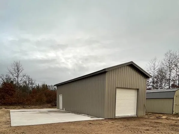 2319 E 38th St, Idlewild, MI 49642