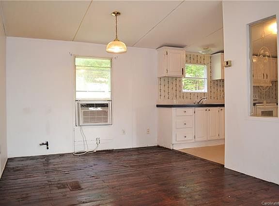 4th image of 151 River Breeze Dr