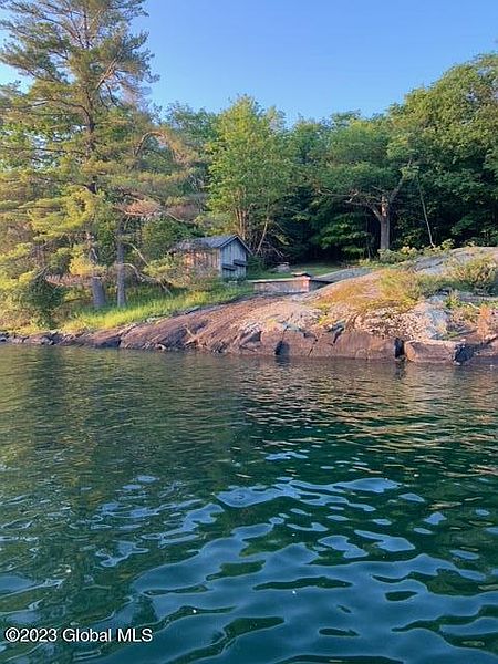 4th image of 842 Gull Bay Road