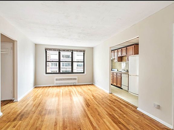 3rd image of 208 E 70th St APT 6B