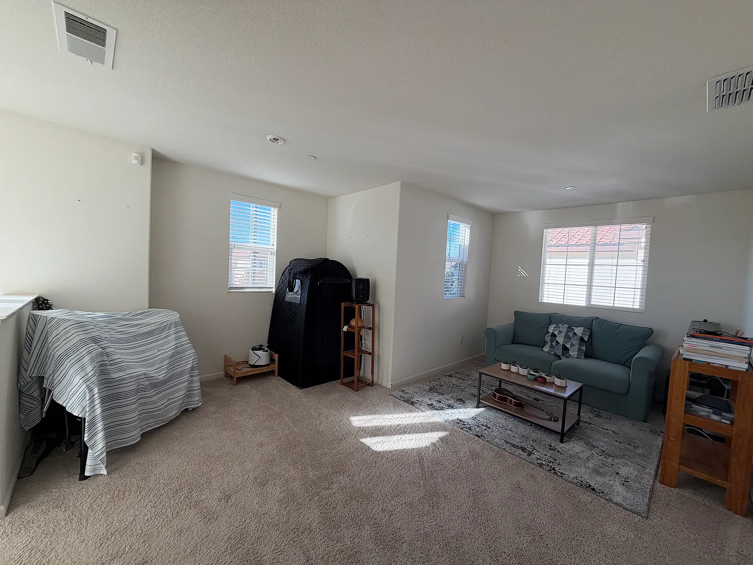 4 bed, 3.5 bath, 2486 sqft, $3,400 — Photo 3