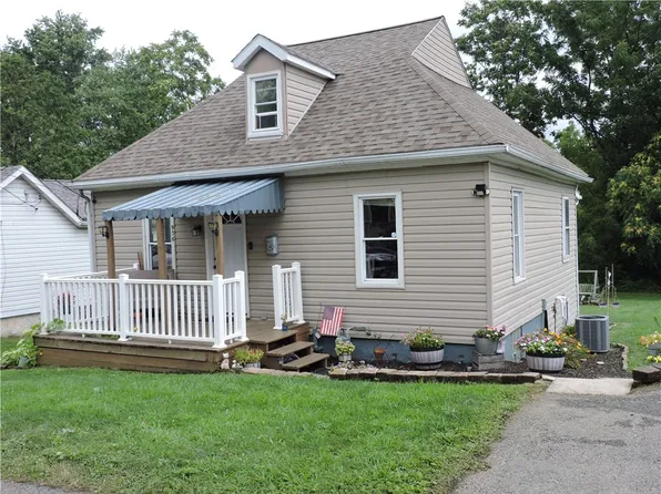 906 W Vine St, Mount Pleasant, PA 15666
