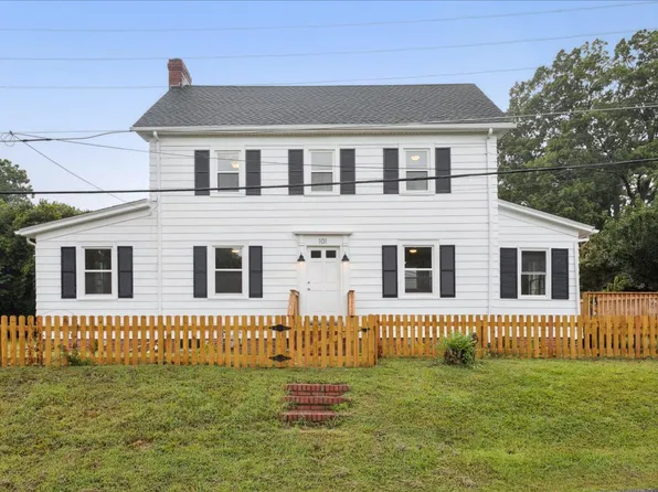 101 Pulaski St, Yorktown, VA 23690
