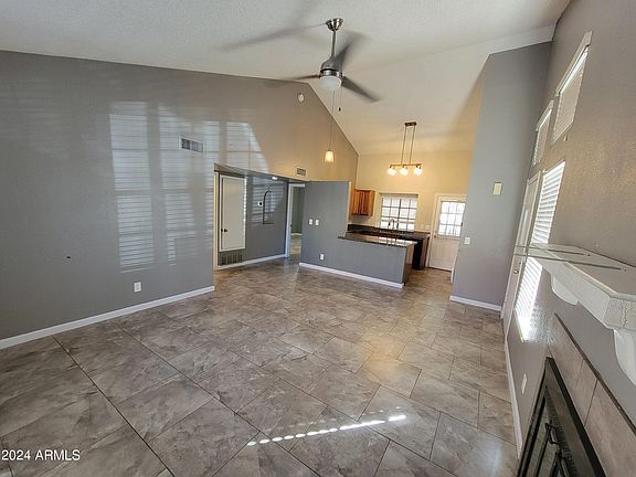 4th image of 921 W University Drive #1112