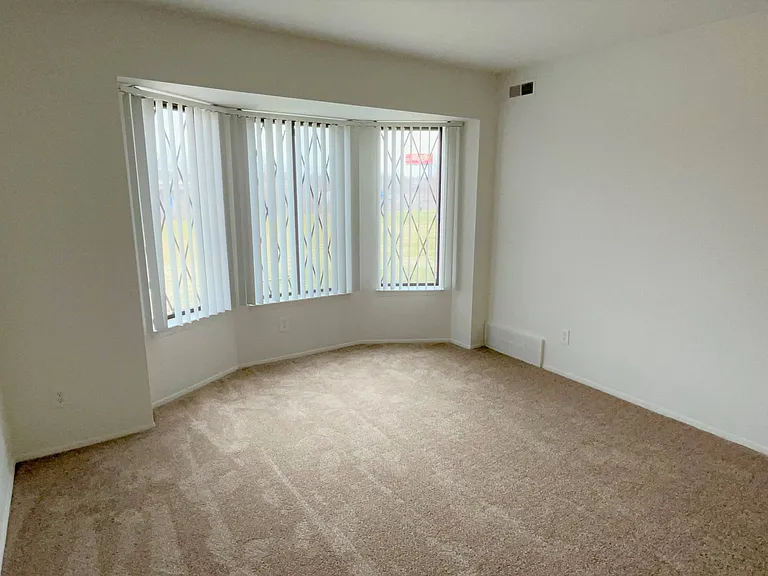 Charter Oaks Apartments — Photo 64
