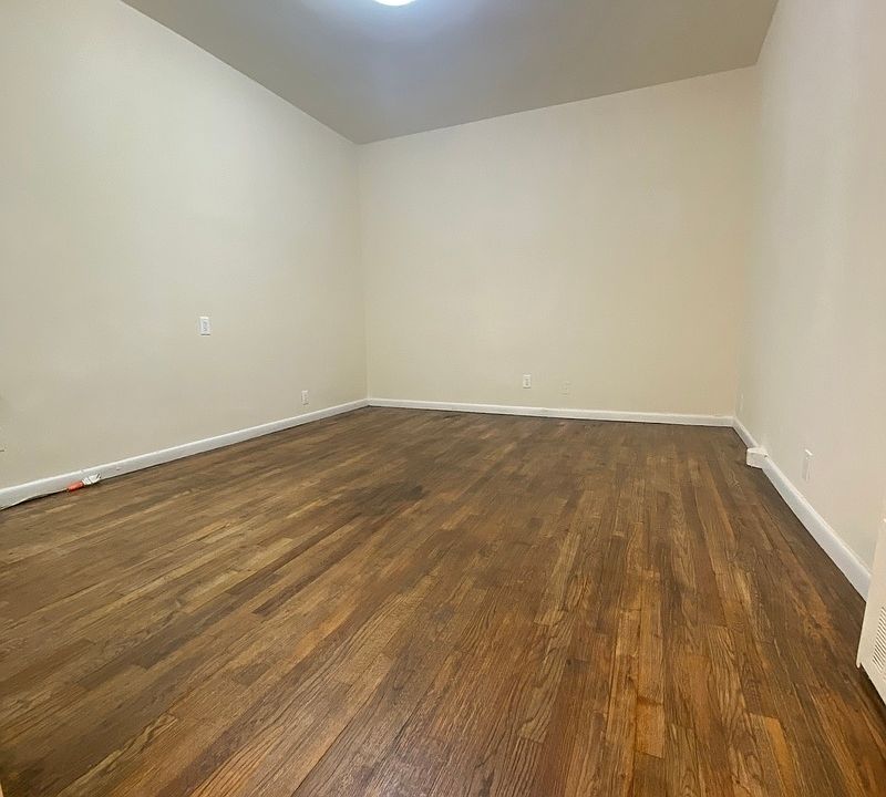 2nd image of 35 W 64th St #D4
