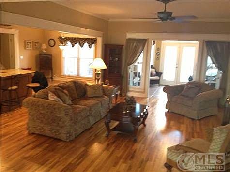 2nd image of 102 Cobblestone Ct