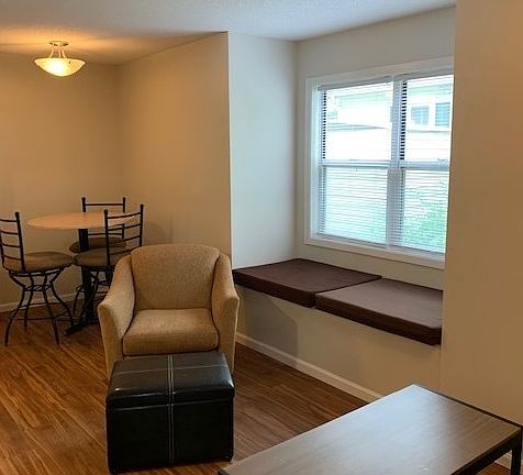 3rd image of 1003 W Stoughton St #1