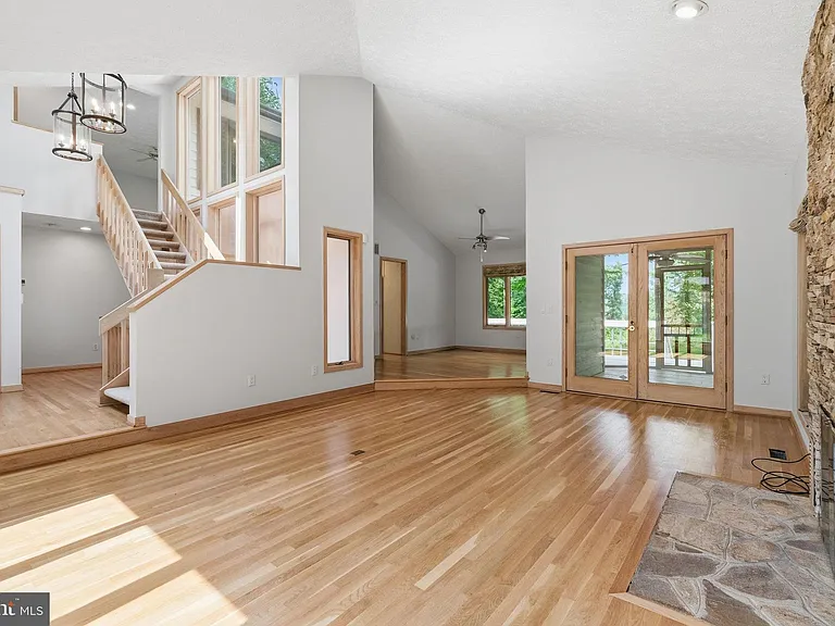 22 Poplar Point Rd — Photo 4