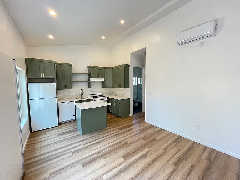8045 Norwich Ave — Photo 9