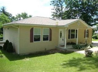 1207 Hillside Dr NW, Cedar Rapids, IA 52405