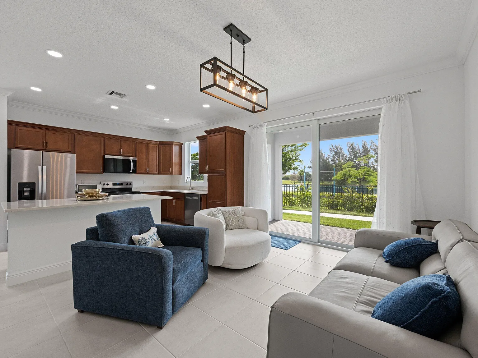 4 bed, 2.5 bath, 1784 sqft, $3,650 — Photo 4
