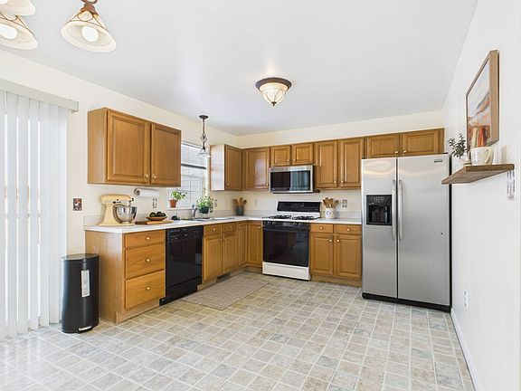 3rd image of 2765 Woodmont Dr