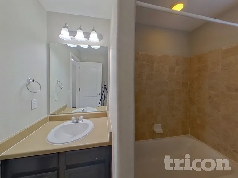 2728 Sierra Springs Dr — Photo 12