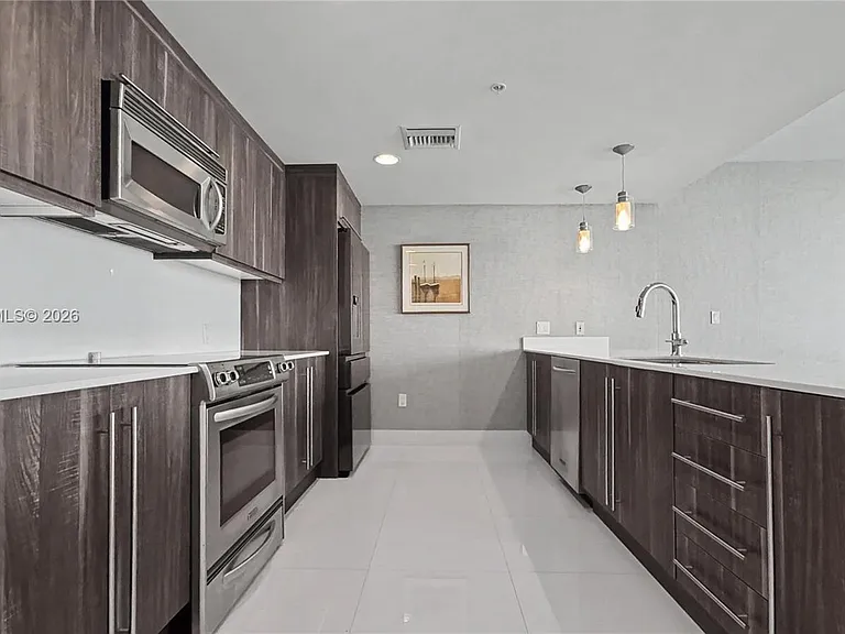 665 NE 25th St #2102 — Photo 8