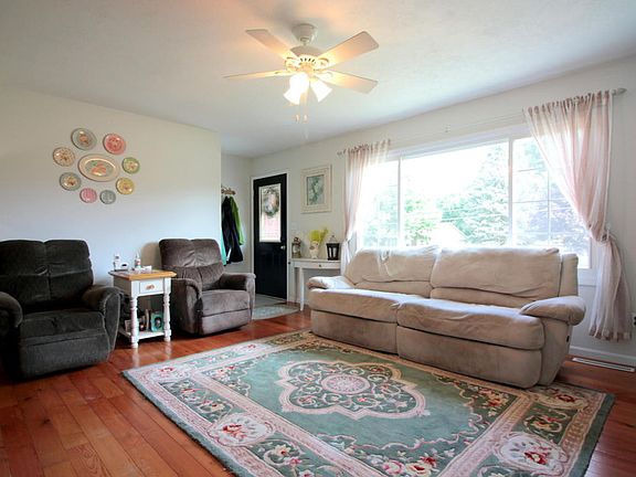 3rd image of 125 Walker Dr