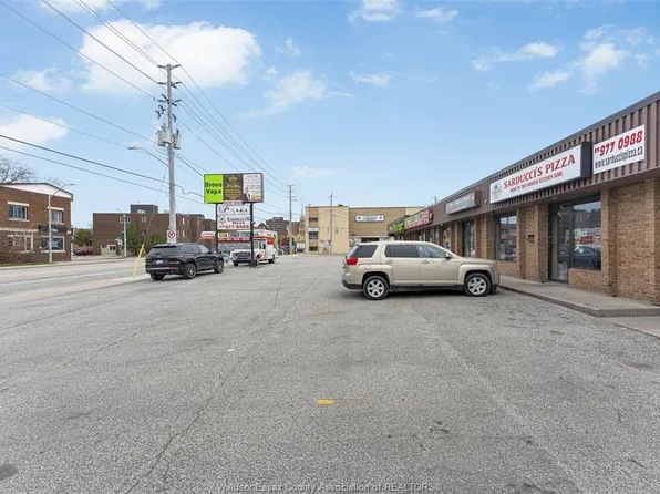 425 Tecumseh Rd W, Windsor, ON N8X 1G6