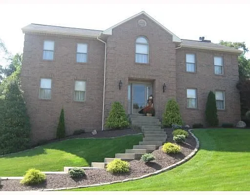 105 Trotwood Dr photo 1