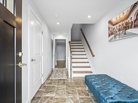 4th image of 1104 Bluemoon Dr