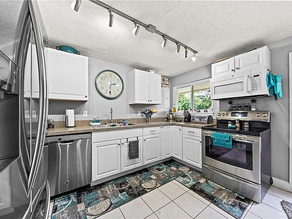 3rd image of 4589 Richwood Dr