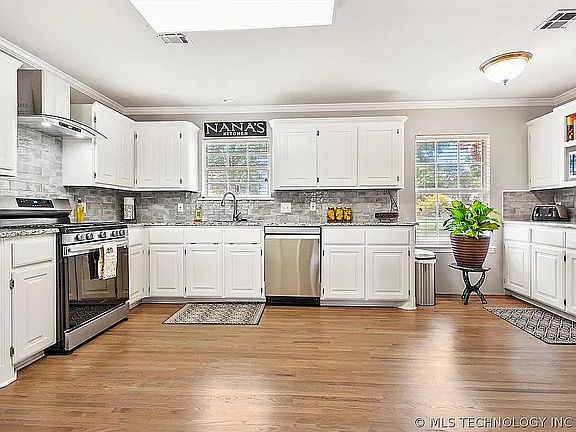 Kitchen, new appliances 