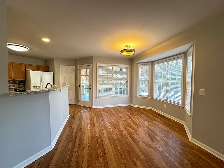 5209 Moss Hill Dr — Photo 5