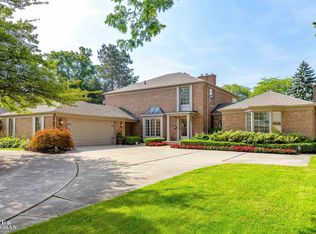 43 Fordcroft St, Grosse Pointe Shores, MI 48236
