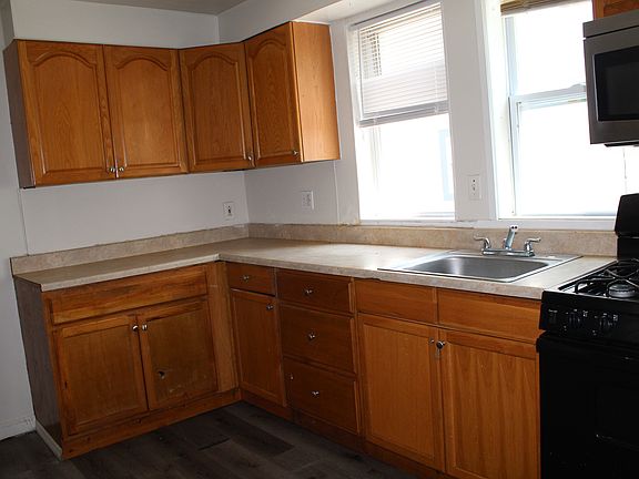 5th image of 110 Ballard St APT 1