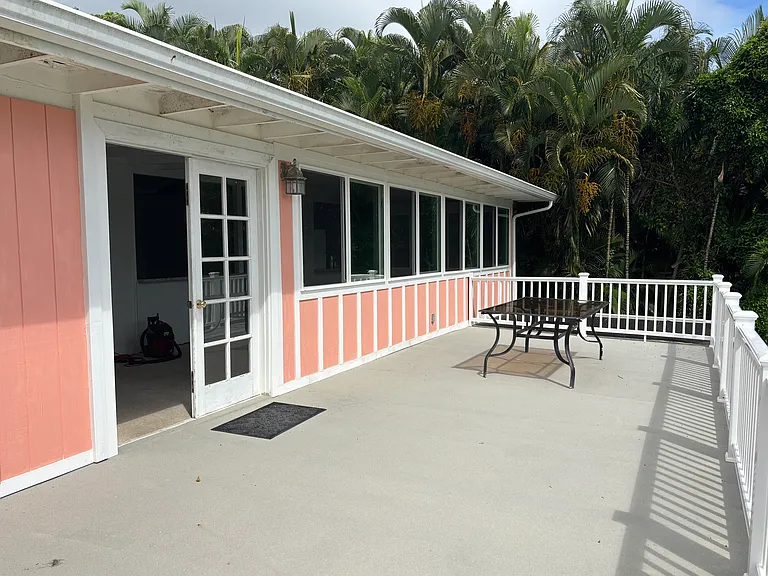 Spacious Front Oceanview Lanai!
This lanai has just been remodeled and enlarged to be able to include family and lots of friends for special occasions