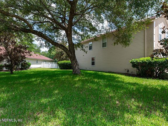3rd image of 1101 ROUNDTREE Circle