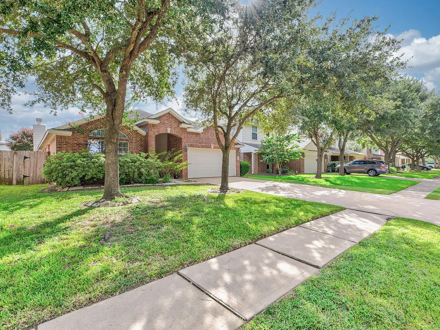 4 bed, 2.0 bath, 1881 sqft, $2,150 — Photo 2