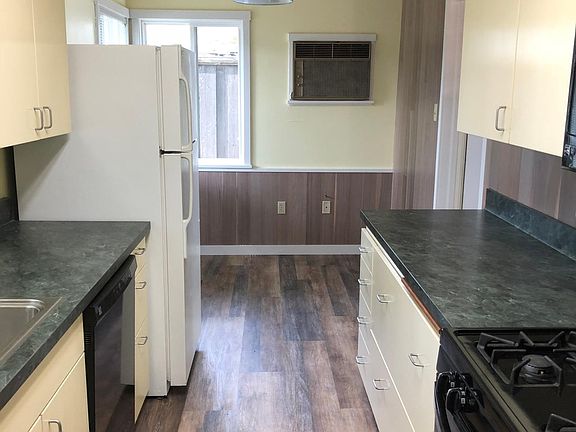 Kitchen with breakfast nook