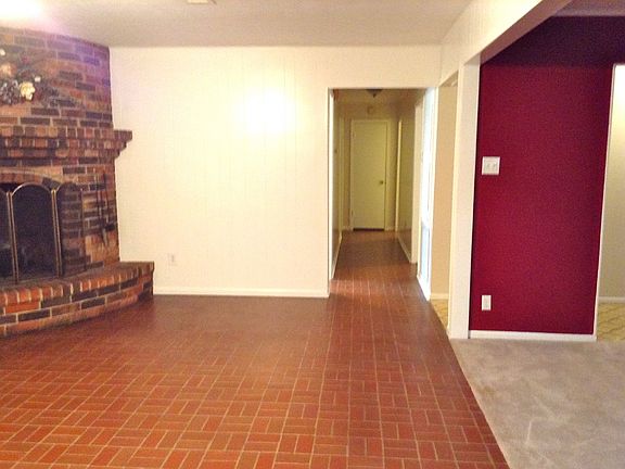 4th image of 208 W Park Ln