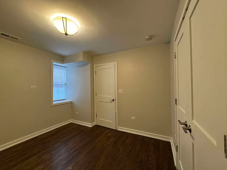 1902 W Cortland St — Photo 9