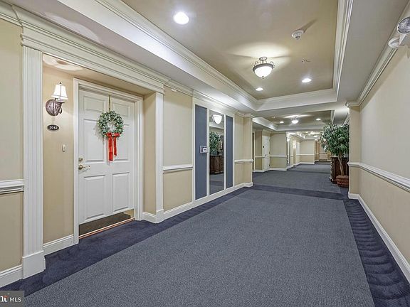 3rd image of 2042 Crescent Way