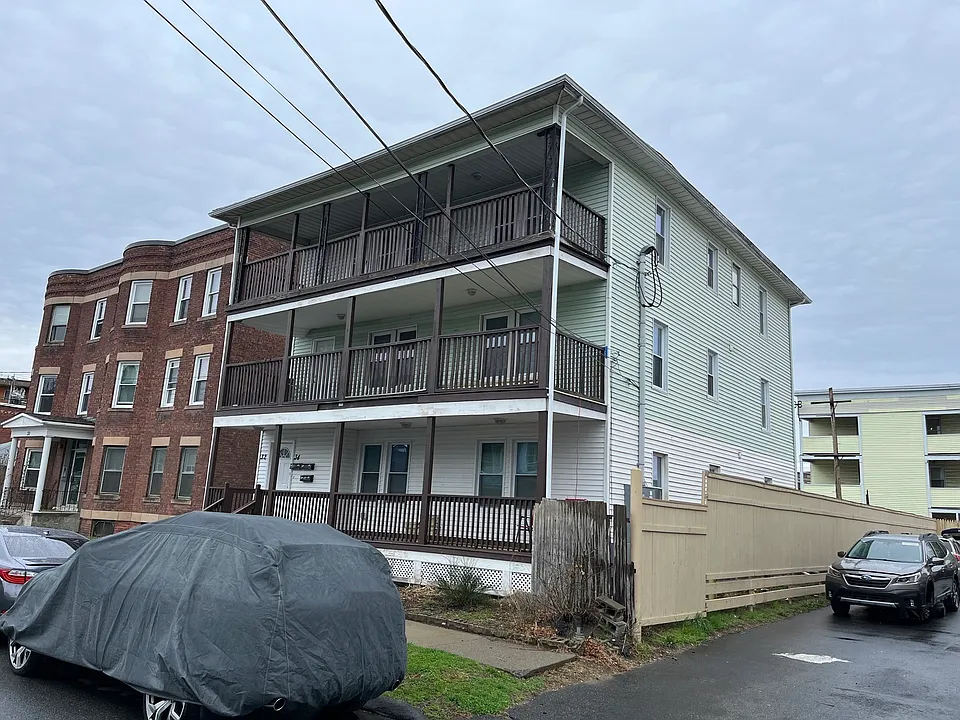 32 Nassau St #3