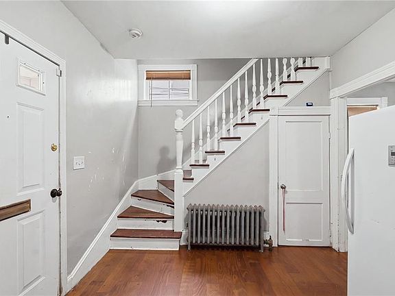 4th image of 185 Vermont Ave