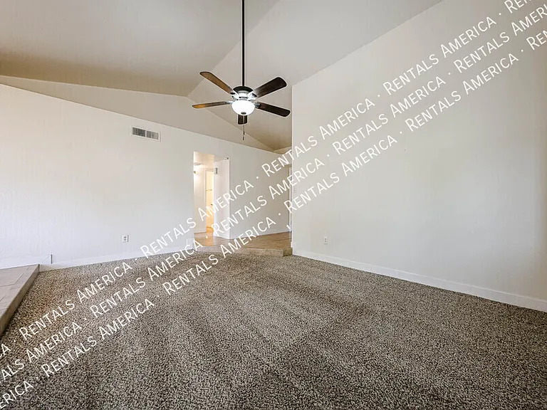 2842 E Irwin Ave — Photo 5