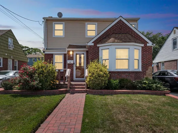 55 Queen Street, Roosevelt, NY 11575