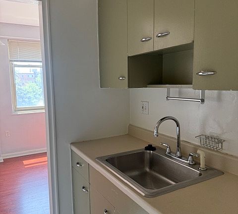 5th image of 11820 Edgewater Dr APT 302