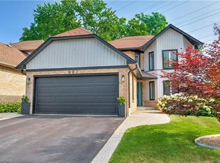 697 Lambshead Dr, Burlington, ON L7S 2E6