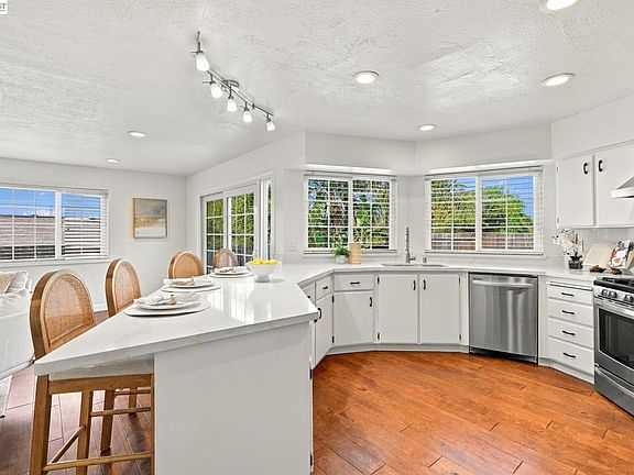 2nd image of 5370 Myrtle Dr