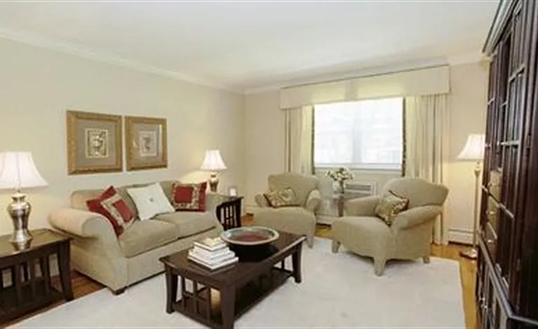 Stratford Apartments — Photo 5