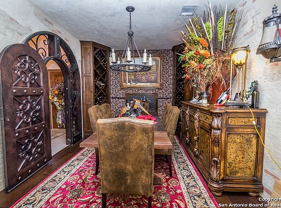 5th image of 527 Hillside Ct