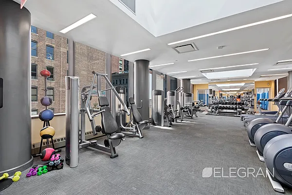 Sold by (Legacy) Elegran | media 21
