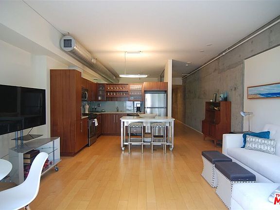 3rd image of 1100 S Hope St APT 407